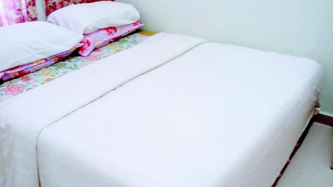 Daisyinn Budget Hotel Kuala Terengganu 甘榜贡巴达 外观 照片