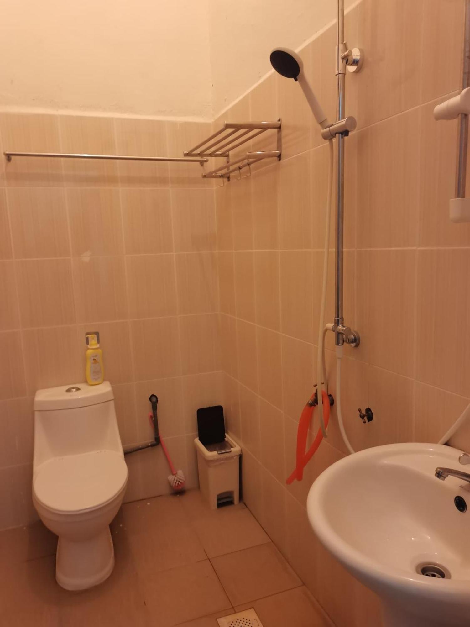 Daisyinn Budget Hotel Kuala Terengganu 甘榜贡巴达 外观 照片